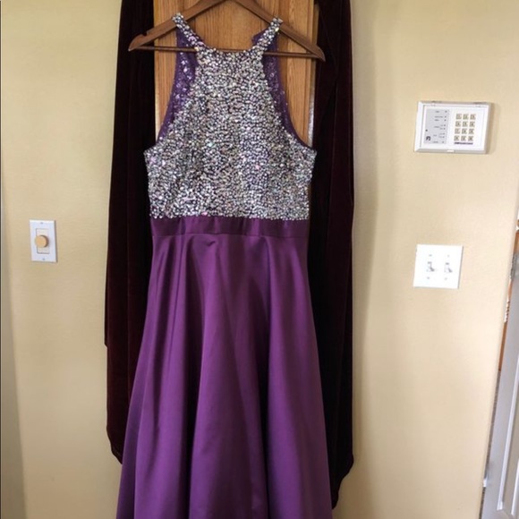 Formal Dress - Picture 2 of 4